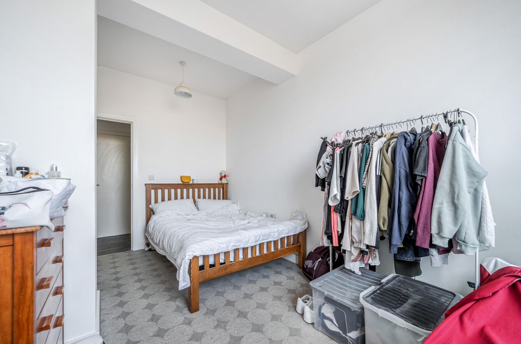 Property photo 2 of 8 Main Bedroom