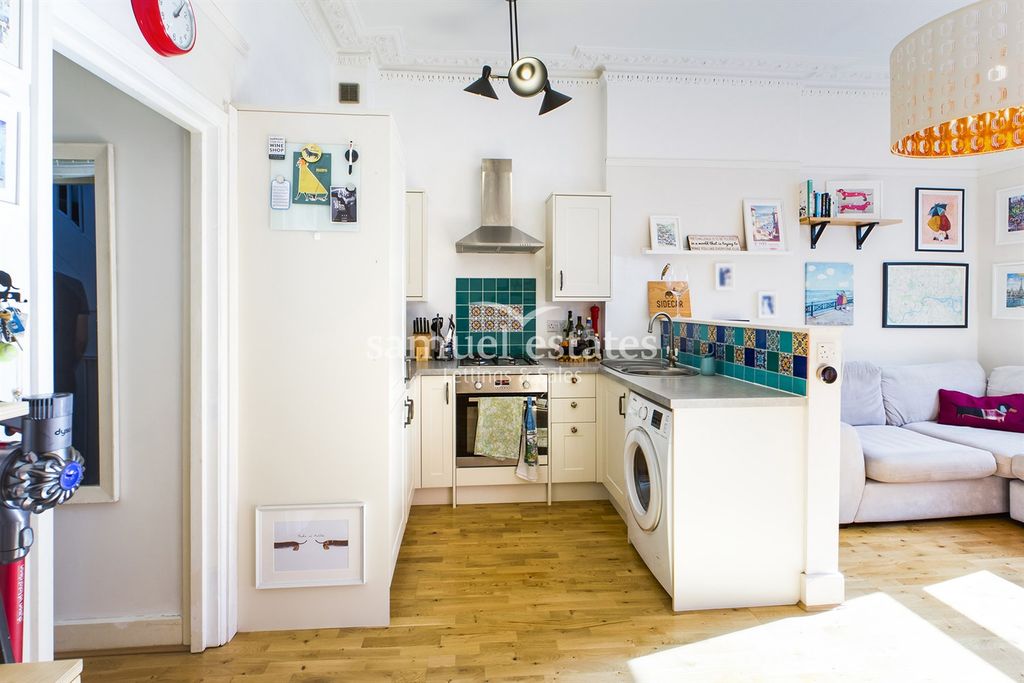 Property photo 1 of 11 Kitchen