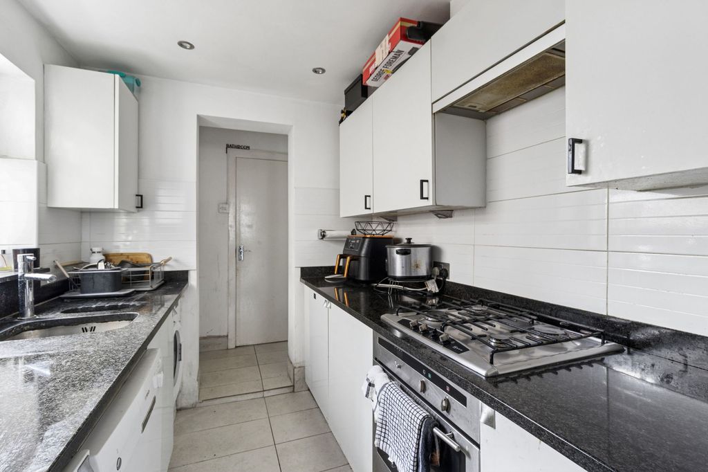 Property photo 3 of 13 Kitchen
