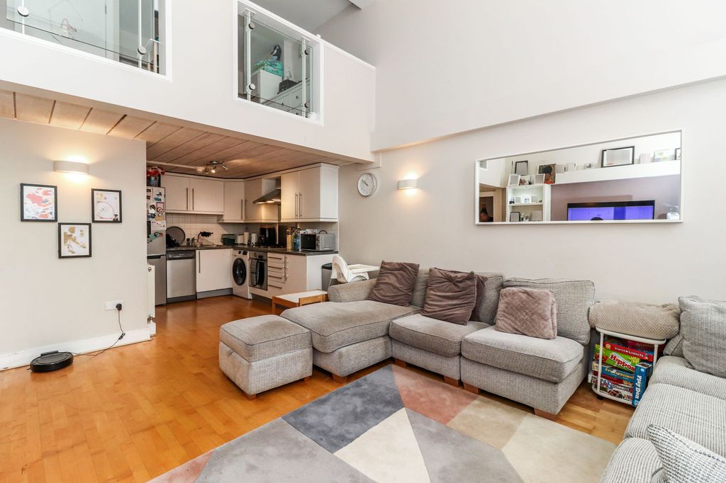 Property photo 3 of 19