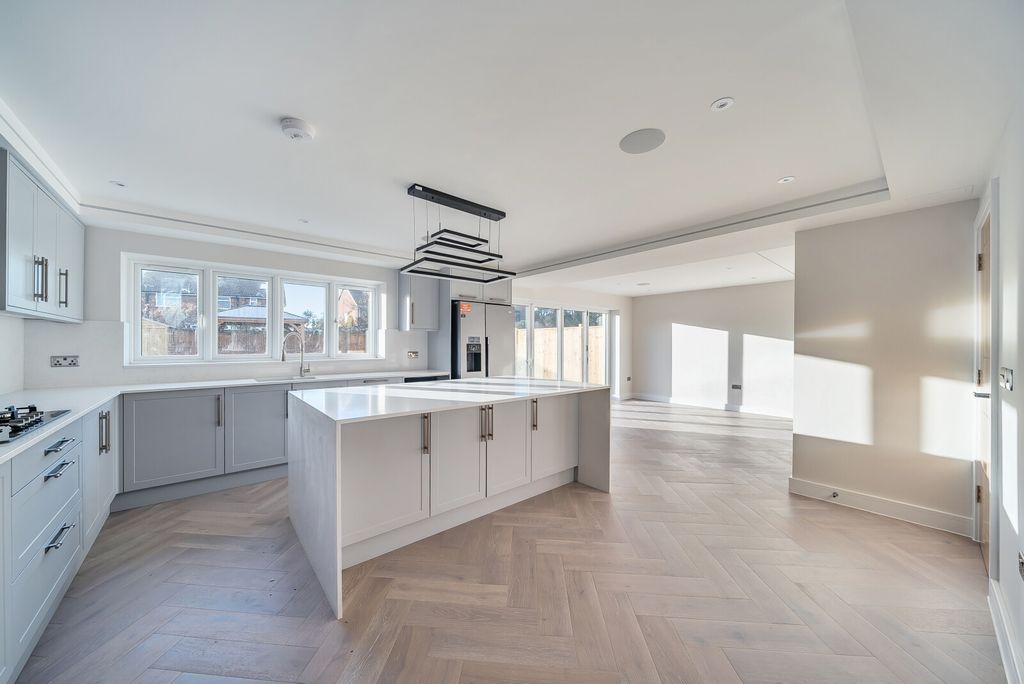 Property photo 2 of 16 1371904-6-68Fba2E...