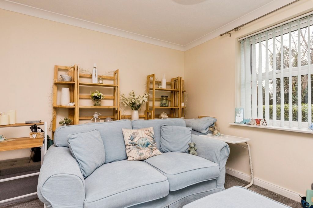 Additional image 15 of 2 bed flat for saleGreenacres, North Parade, Horsham, West Sussex RH12