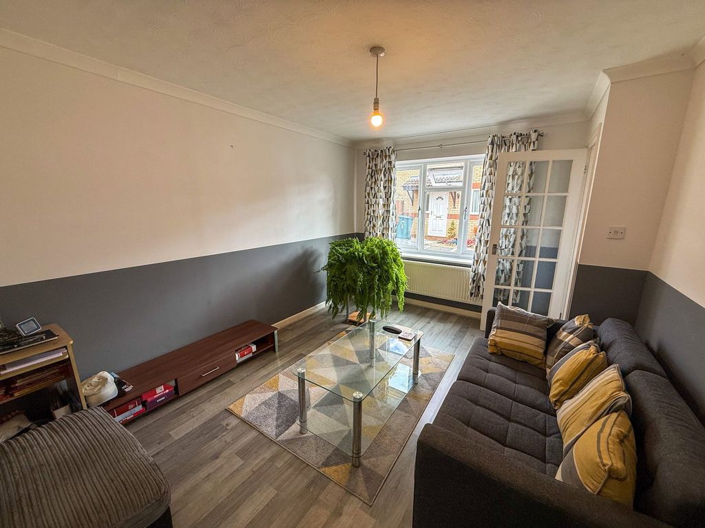 Property photo 2 of 11
