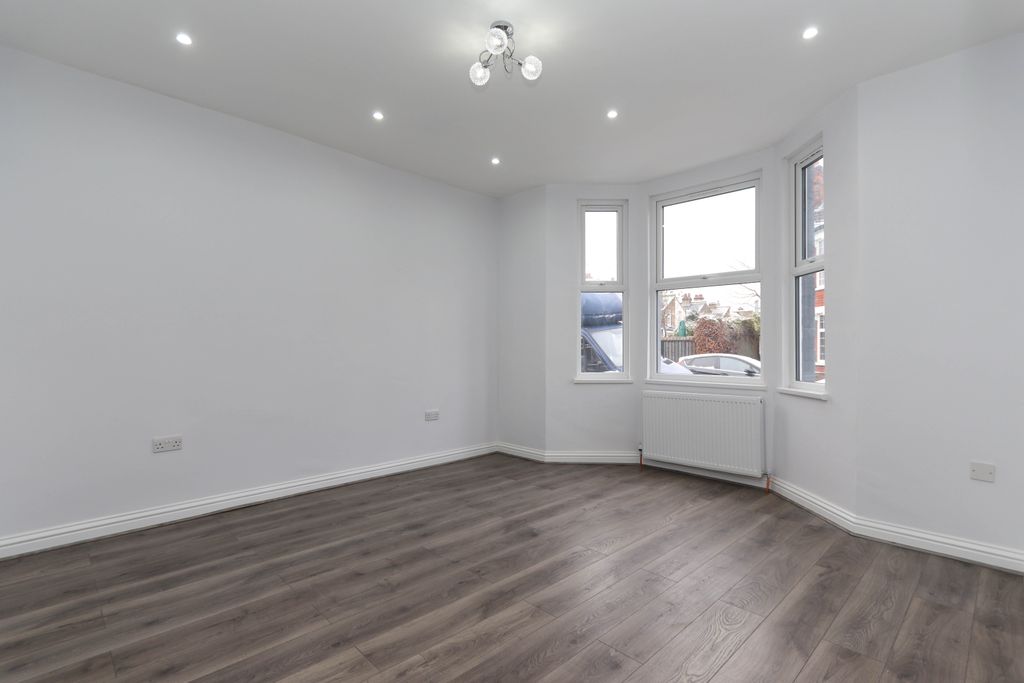 Property photo 3 of 12 Photo 03