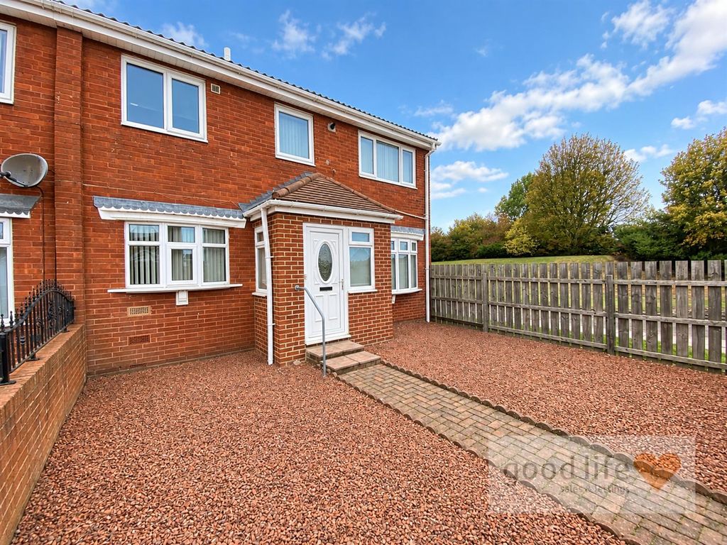 Property photo 1 of 12 20261006_202832831_Ios6 Fairgreen Close.Jpg