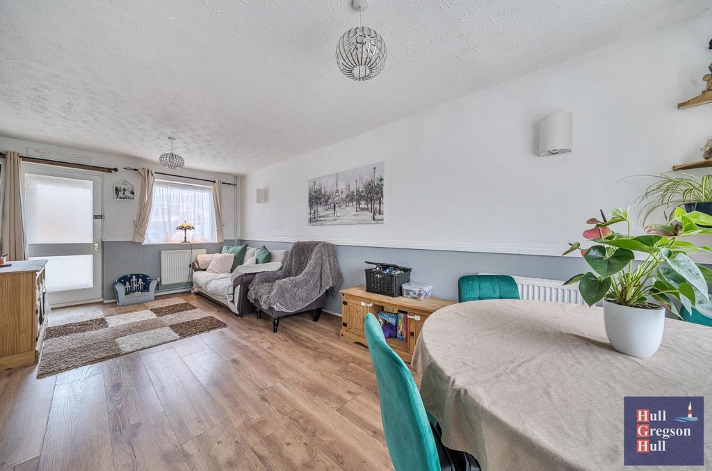 Property photo 2 of 23 3709d94E-528c-4A96-9E58-129802E94940.Jpg