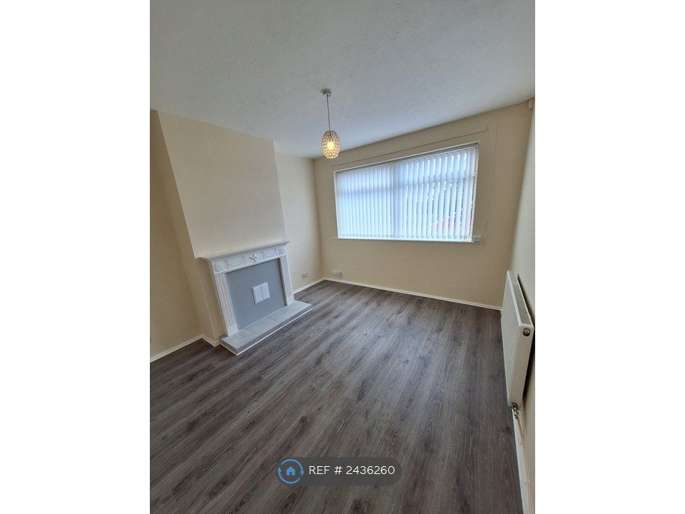 Property photo 3 of 15 Lounge