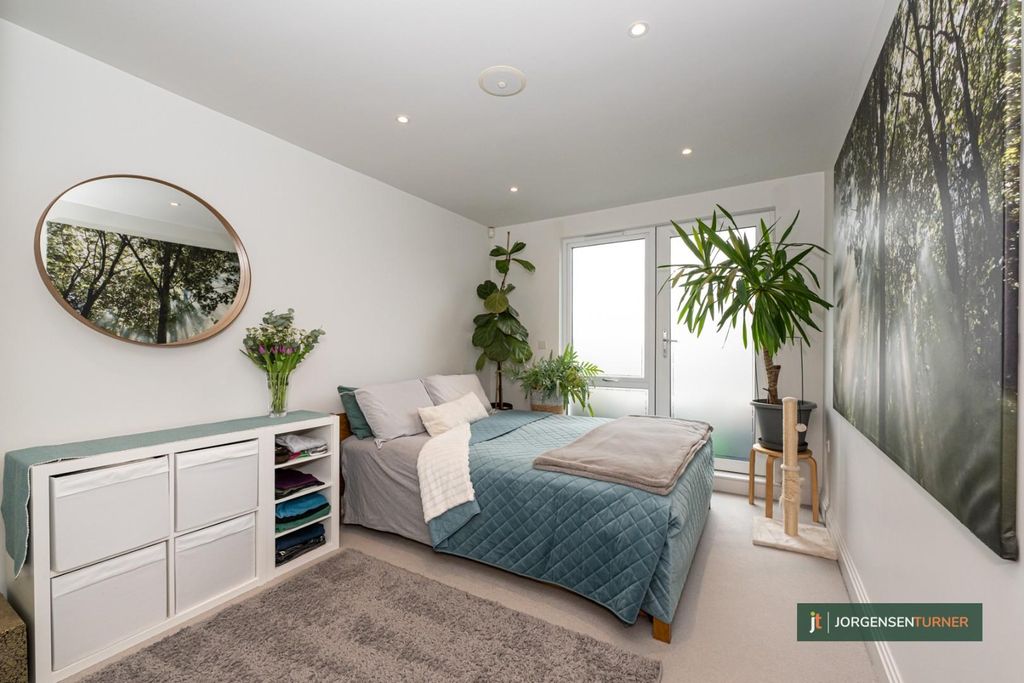 Property photo 3 of 12 Bedroom .Jpg