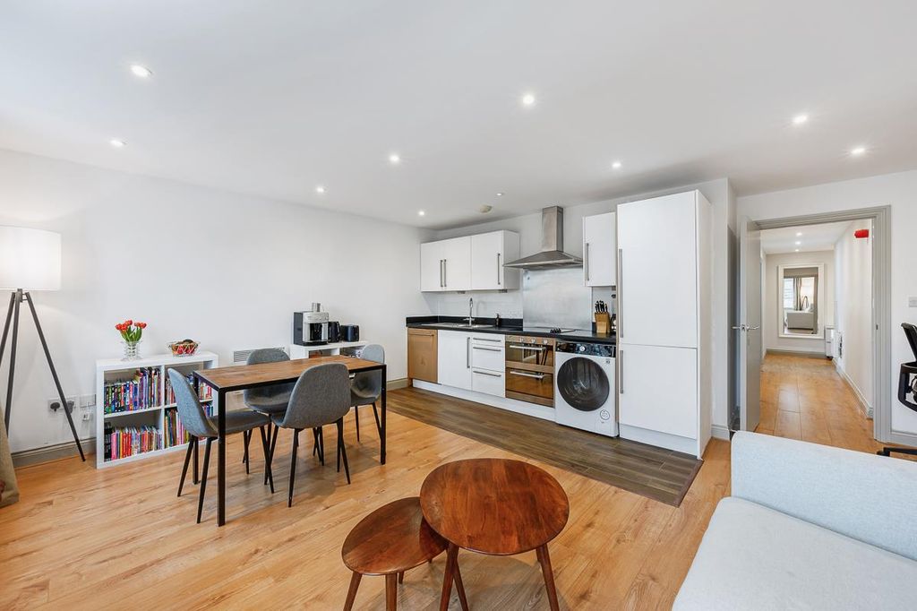 Property photo 1 of 14 5 Wellington Place-5.Jpg