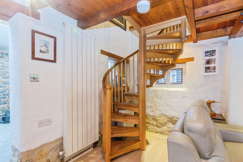 Property photo 3 of 22