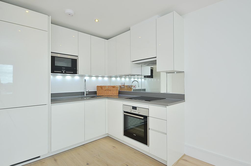 Property photo 2 of 6 Kitchen