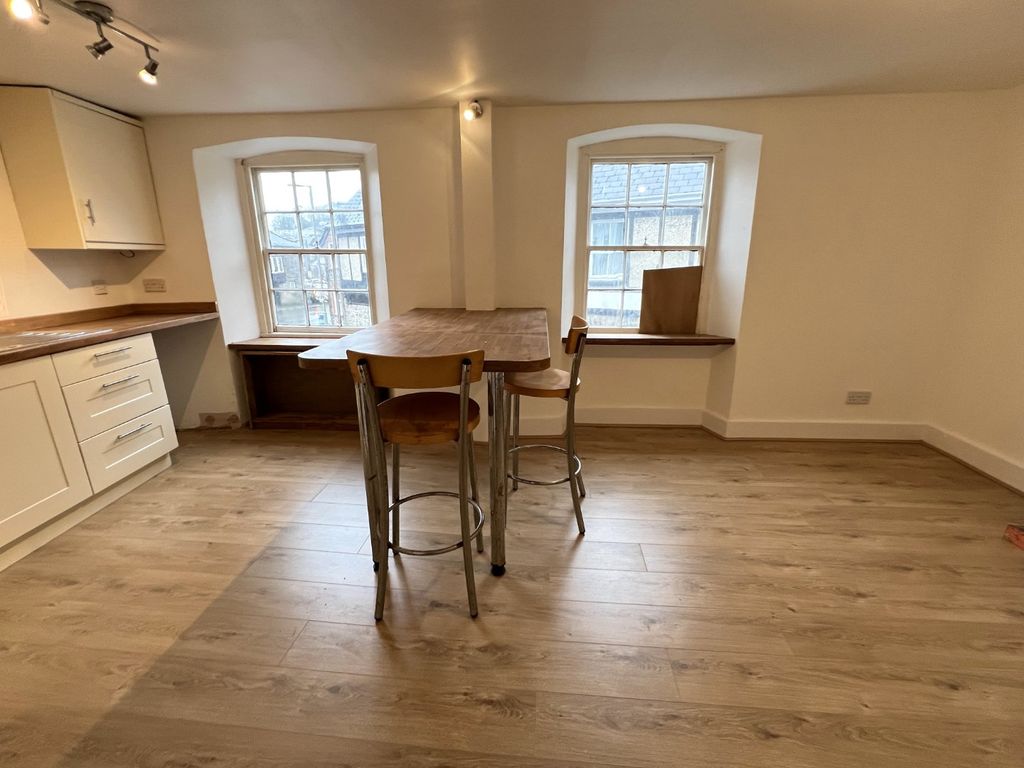 Property photo 3 of 8 Bampton Seddons