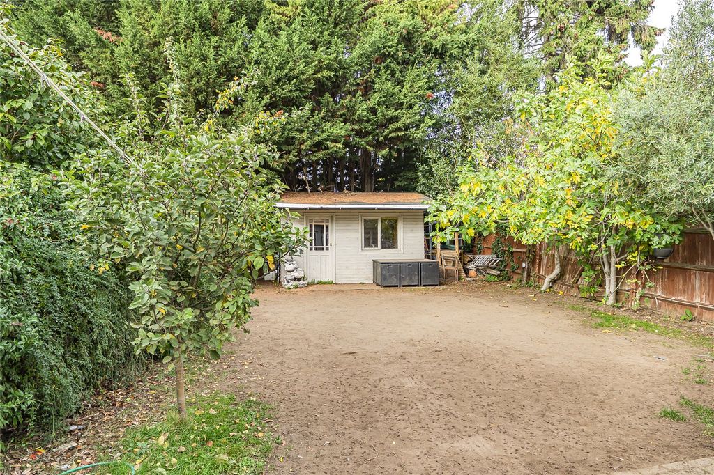 Property photo 2 of 11 Garden