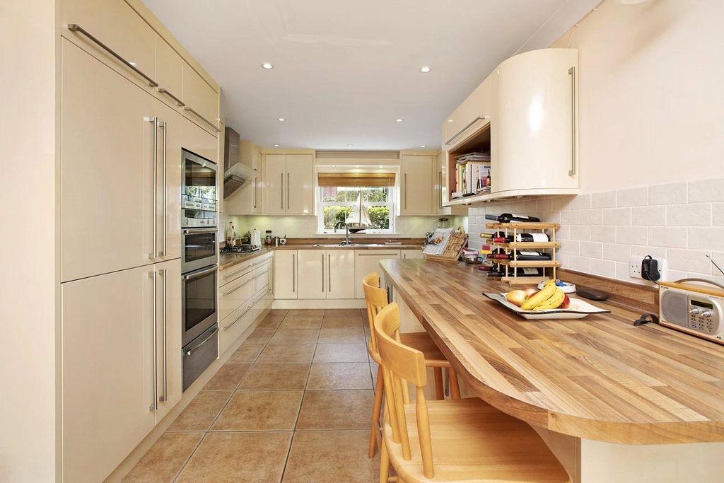 Property photo 3 of 14 Kitchen