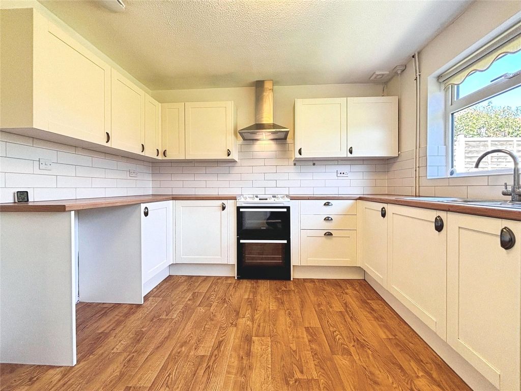 Property photo 2 of 17 Picture No. 21