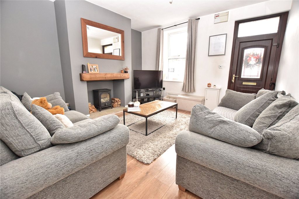 Property photo 2 of 18 Lounge