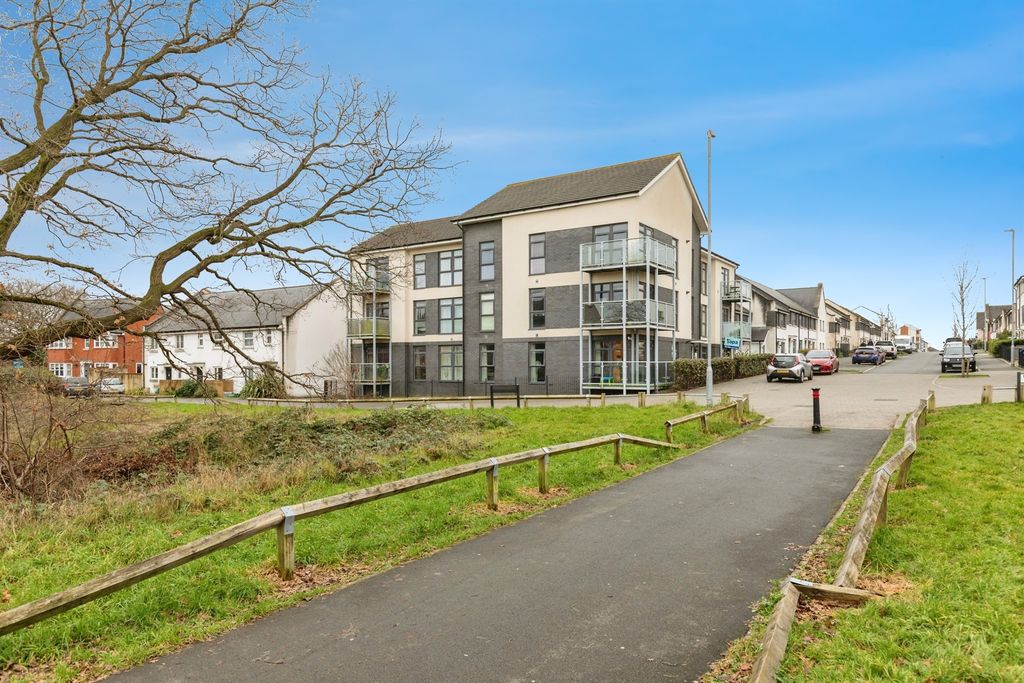 Property photo 2 of 18