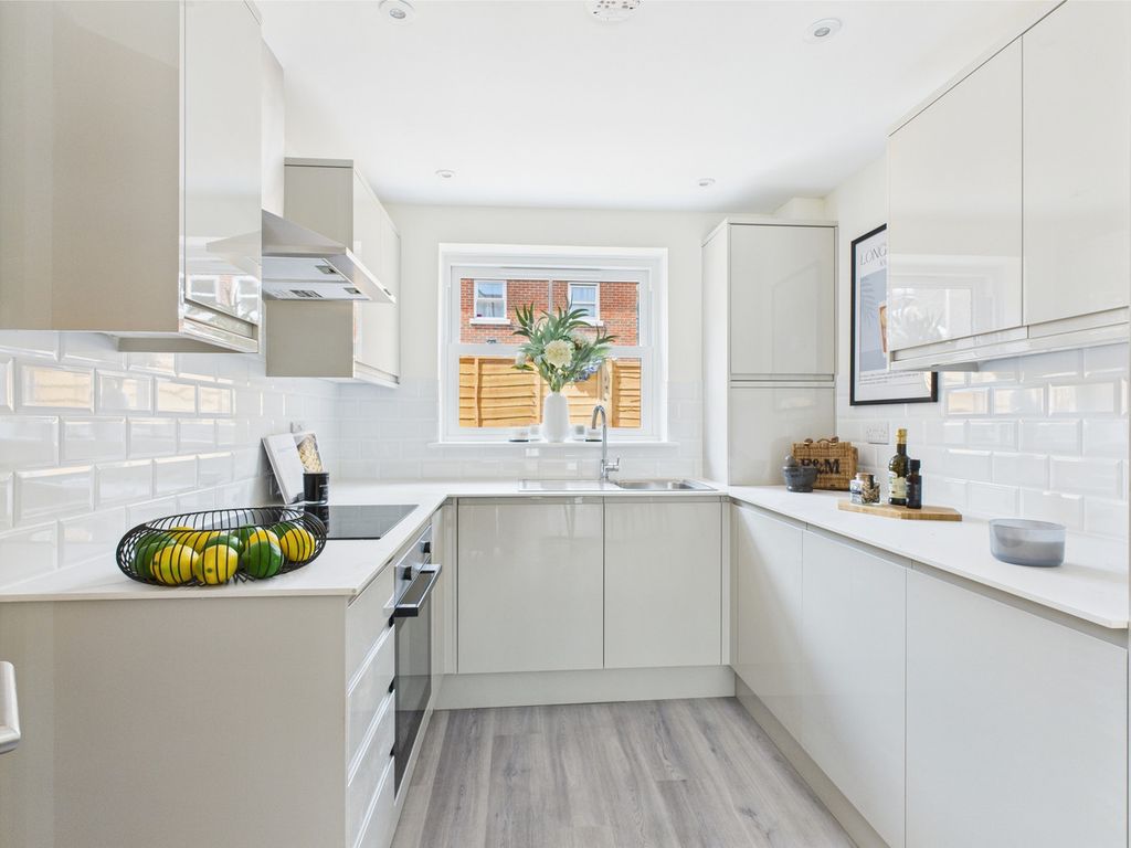 Property photo 2 of 31