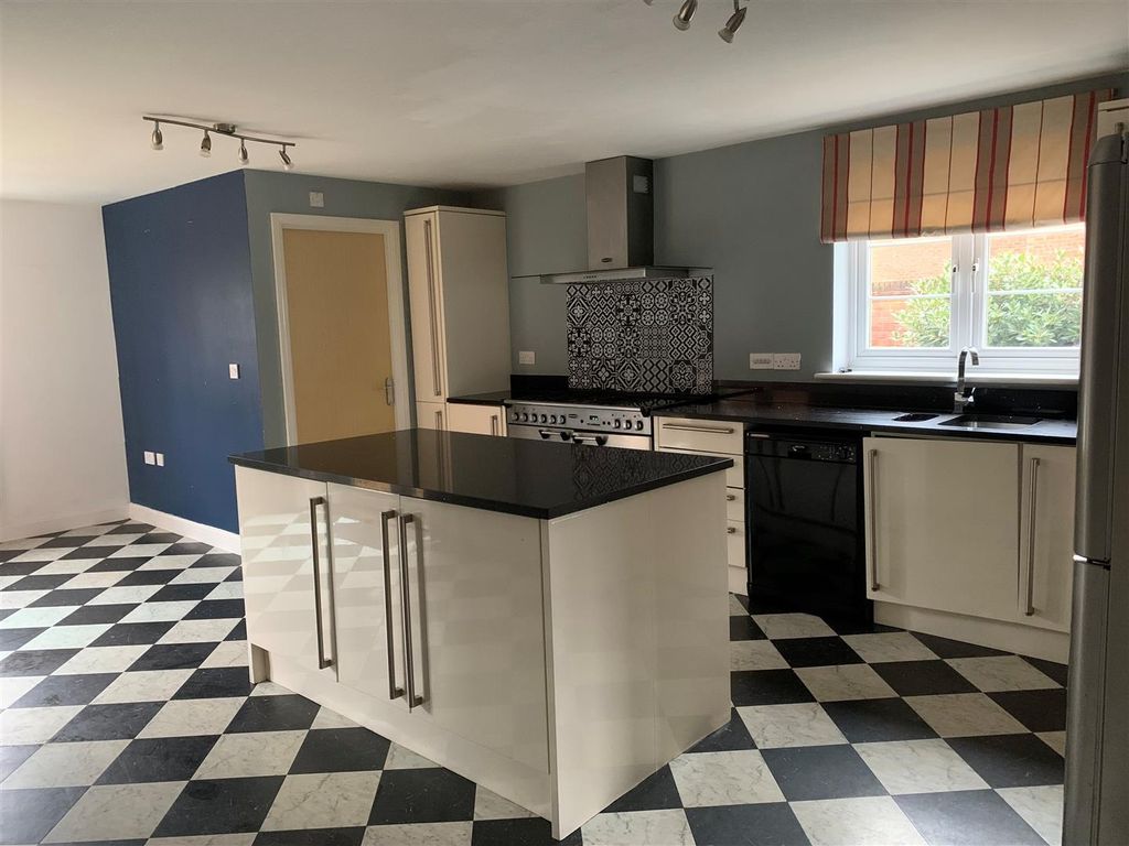 Property photo 2 of 14 Kitchen.Jpg