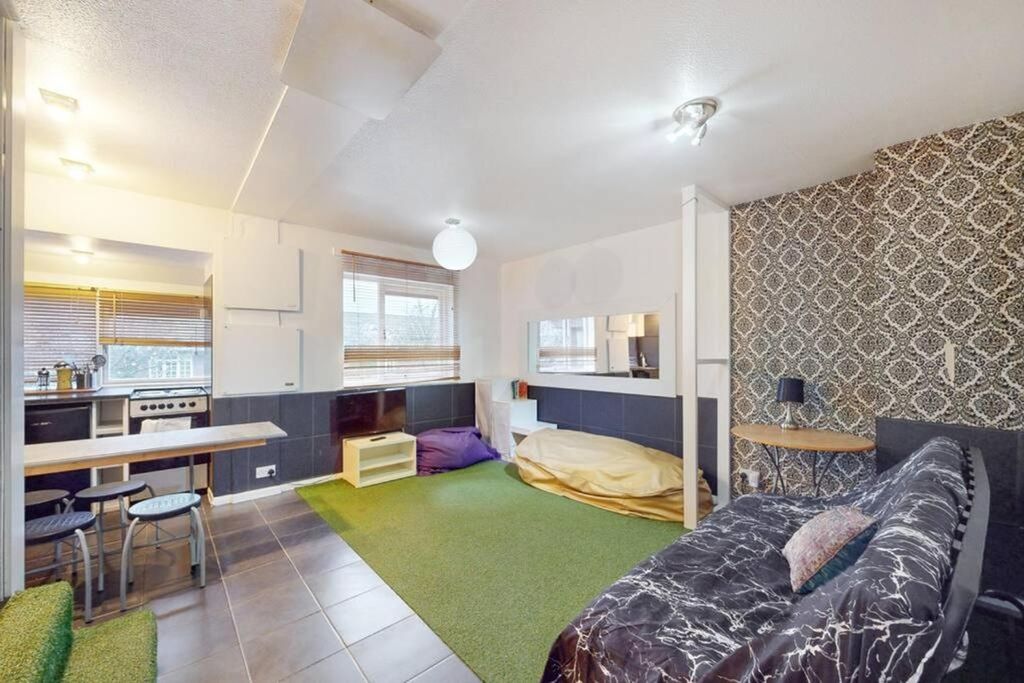 Property photo 1 of 9 A Spacious And Stylish Living Room, Perfect For So...