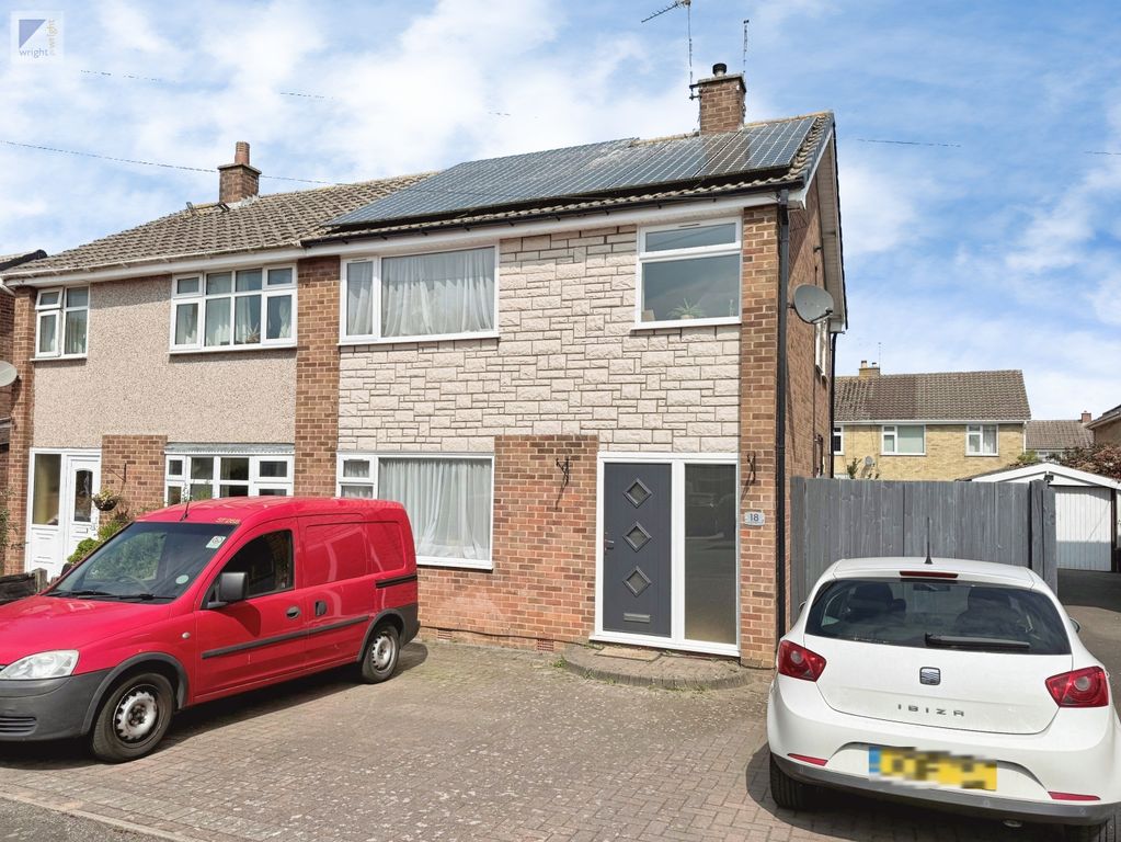 Property photo 1 of 12 Swinburne Road, Hinckley