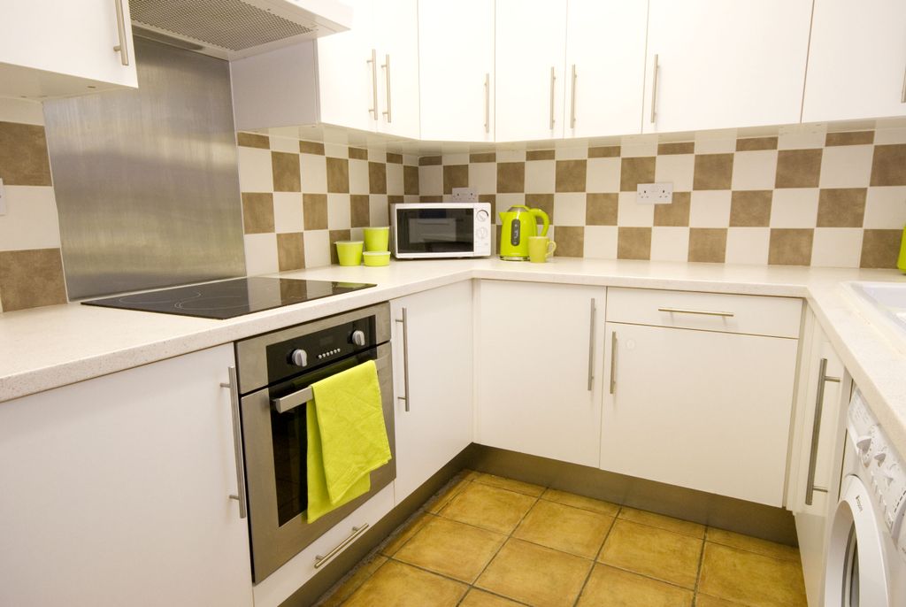 Property photo 2 of 7 Kitchen