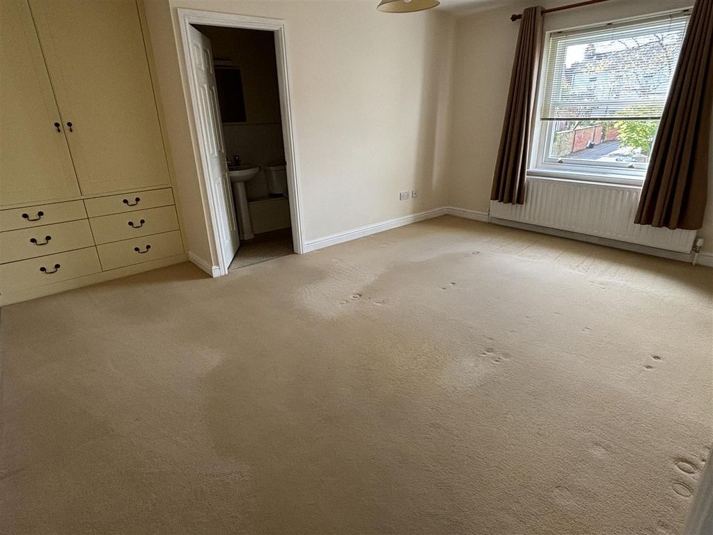 Property photo 2 of 16 Bedroom 1