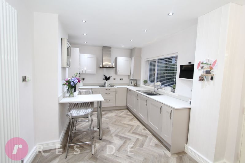 Property photo 3 of 15 Dining Kitchen