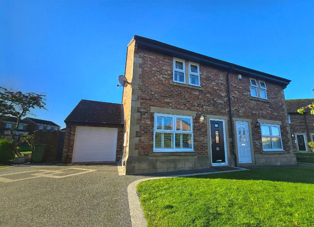 Property photo 1 of 14 Front