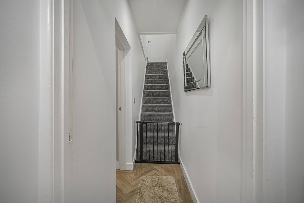 Property photo 3 of 31