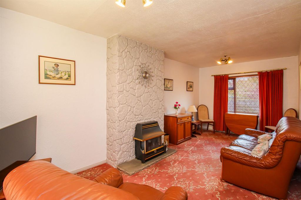 Property photo 3 of 9 Lounge/Dining Room