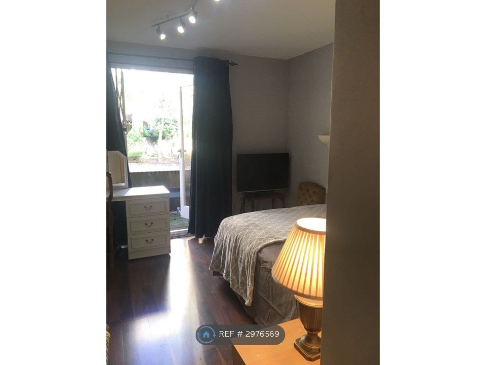 Property photo 3 of 20 Room With Balcony And Ensuite And Kitchenette