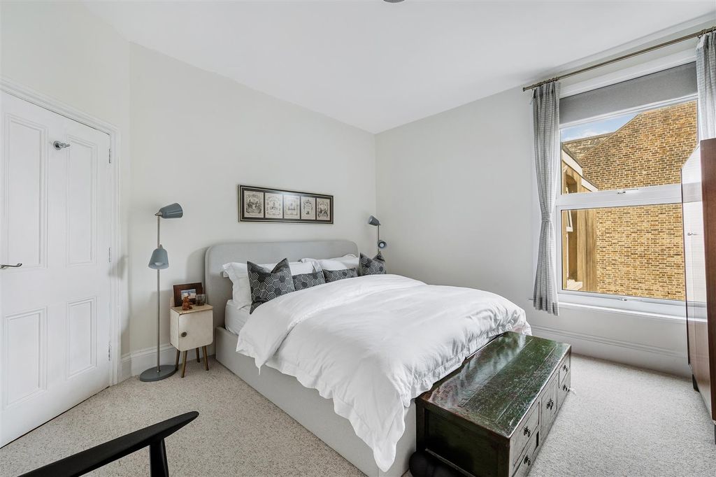 Property photo 3 of 9 1A Shalimar Road-7.Jpg