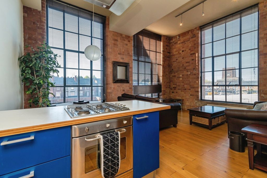 Property photo 2 of 17 Pbox-Img.Jpg