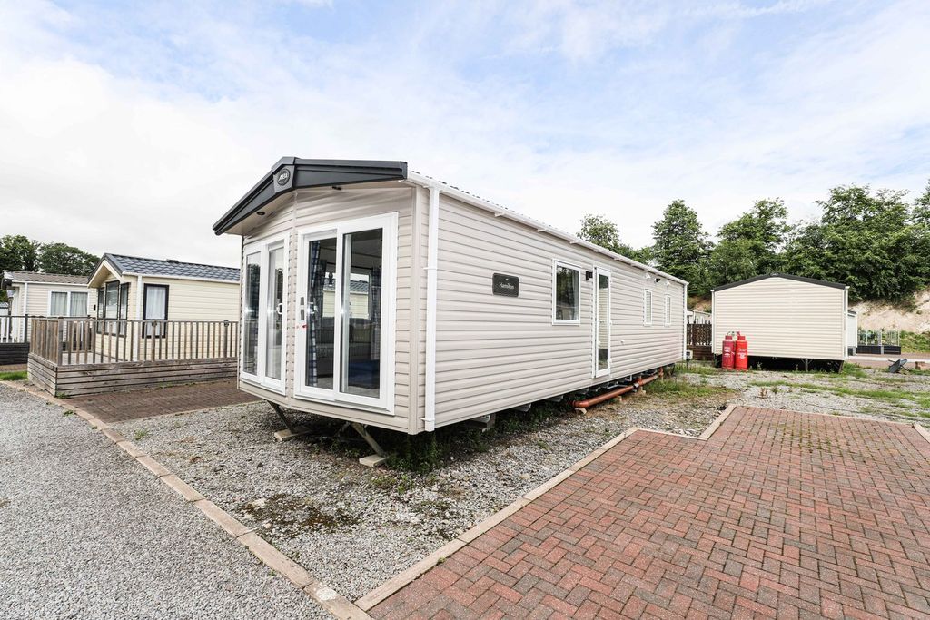 Property photo 1 of 12 External