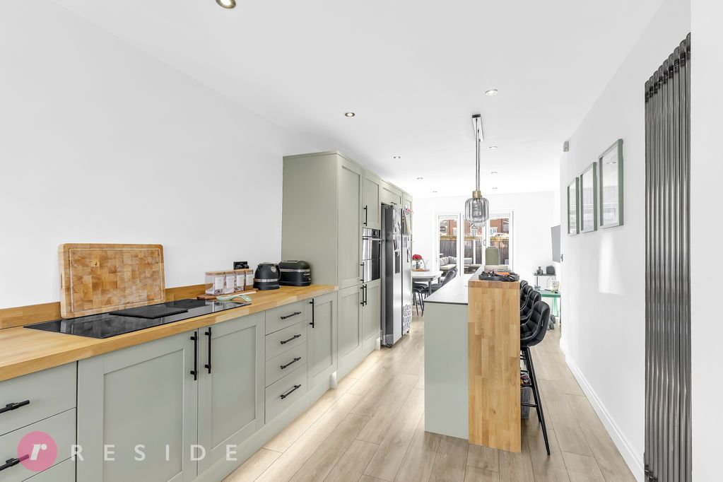 Property photo 2 of 25 Breakfast Kitchen