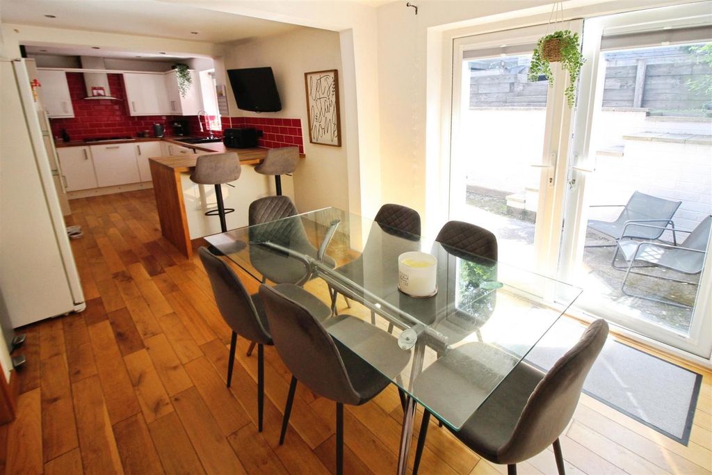 Property photo 2 of 23 Dining Kitchen