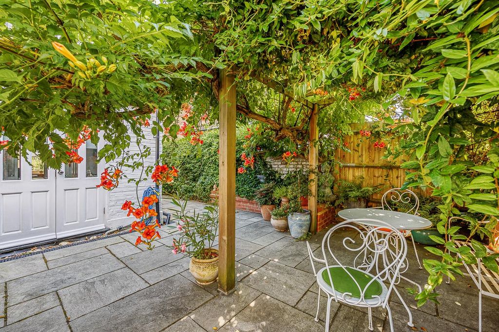 Property photo 2 of 18