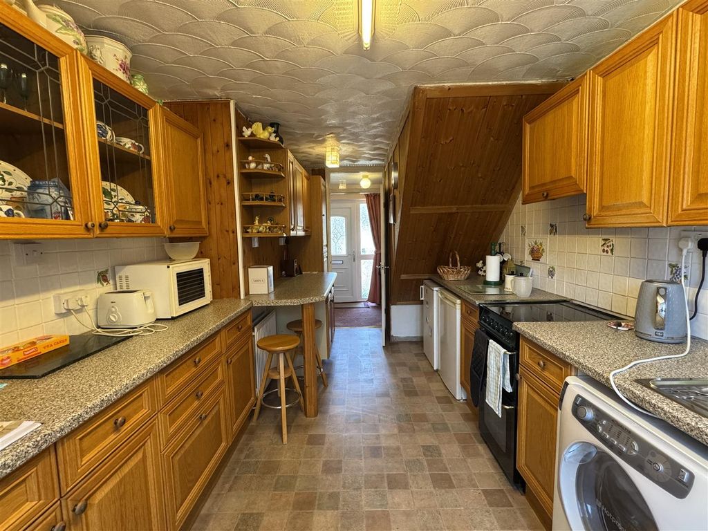 Property photo 3 of 14 Kitchen Breakfast Room