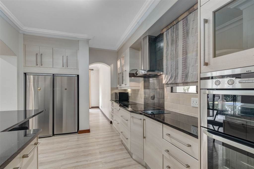 Property photo 1 of 6 5 Bed Terraced House To Rent Egham Cres, London Sm3