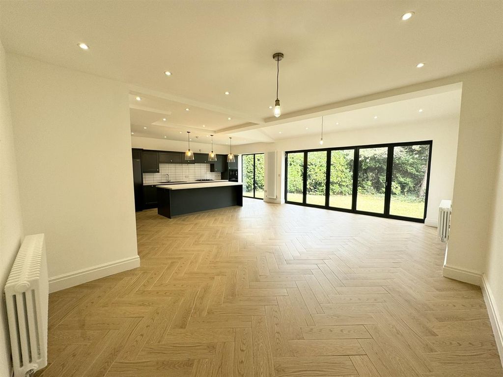 Property photo 2 of 26