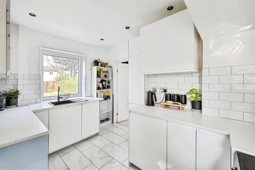 Property photo 3 of 14 Modern Kitchen