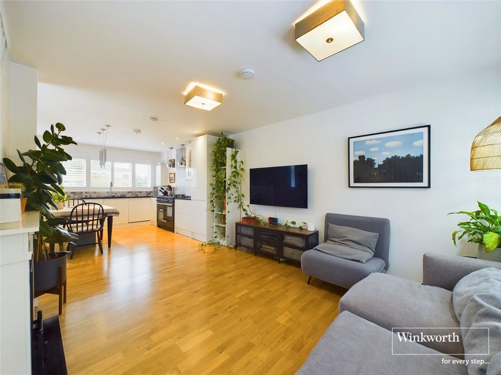 Property photo 3 of 10 Lounge