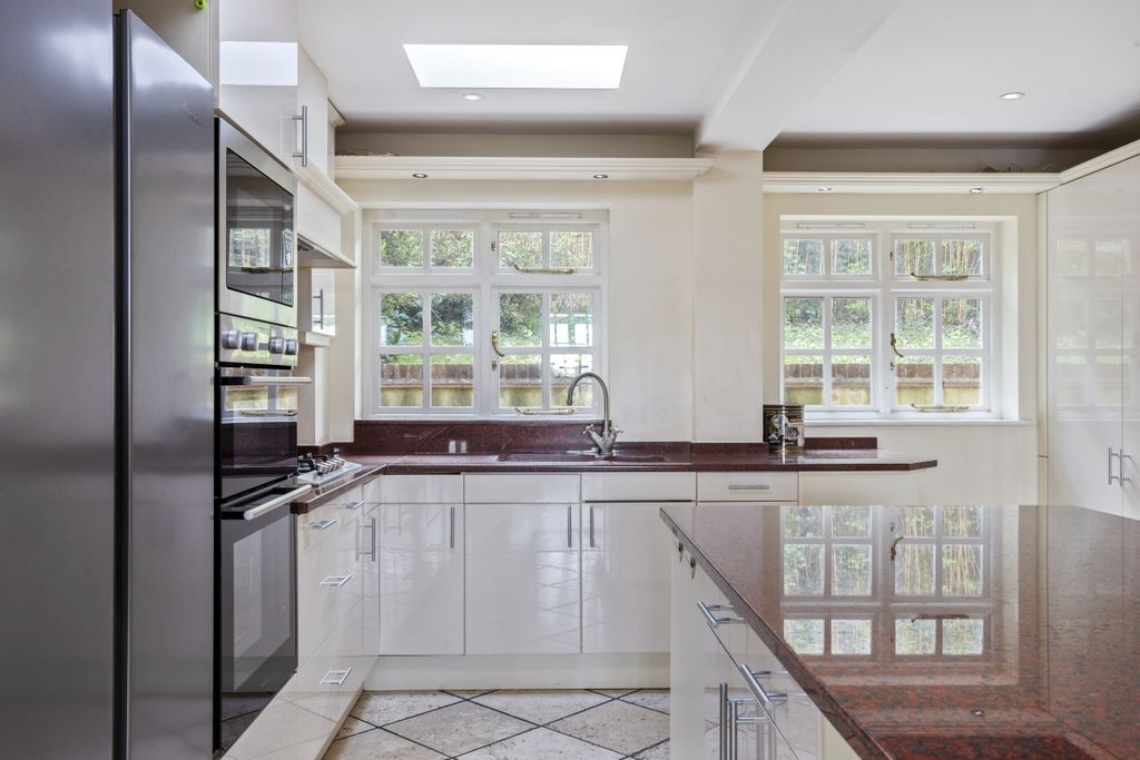 Property photo 2 of 19 Kitchen