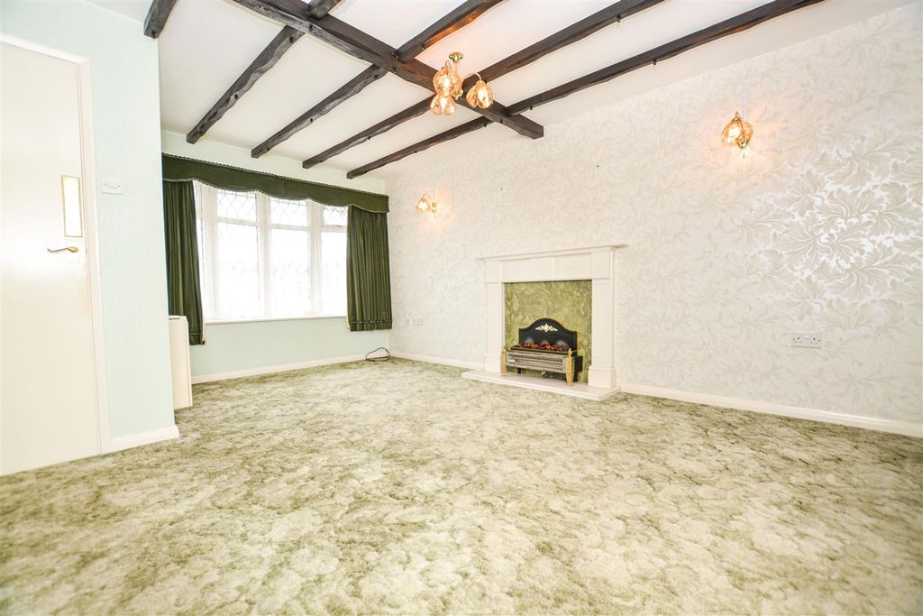 Property photo 2 of 13 Lounge
