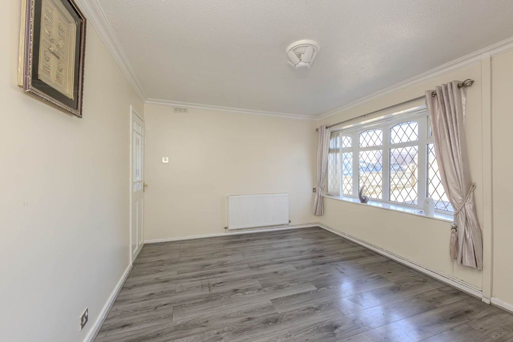 Property photo 3 of 25