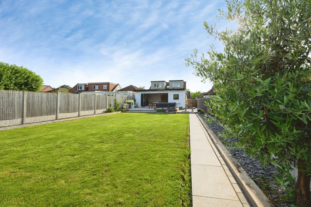 Property photo 2 of 19 Picture No. 22