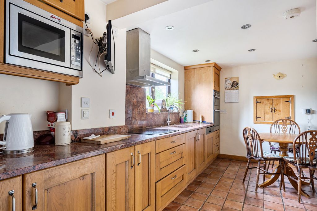 Property photo 3 of 23