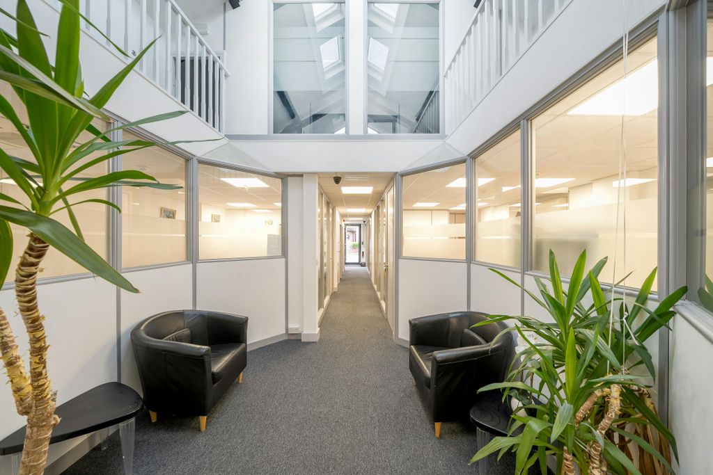 Property photo 2 of 13 1380959769147F4E698Afarw.Jpg