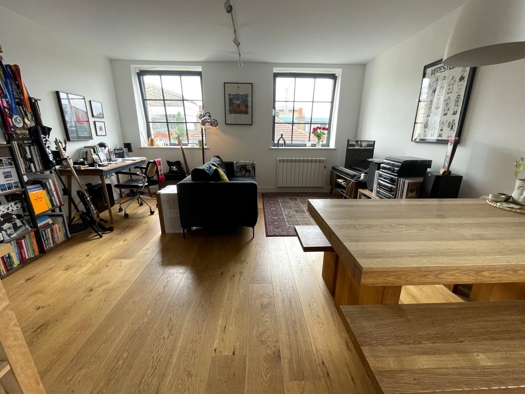 Property photo 3 of 11